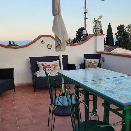 Casa Maio, Attico Molto Panoramico, In Centro Storico Tatil Evi *